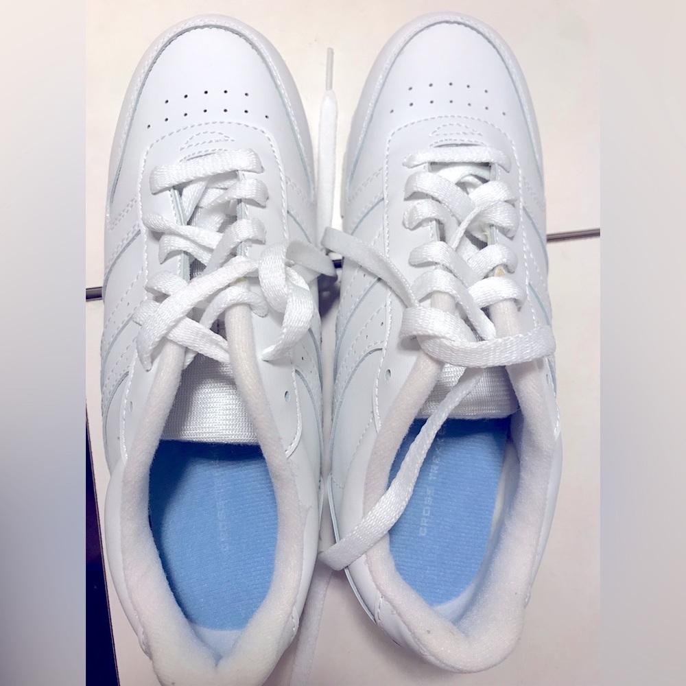 Cross Treckers Women’s White 7 1/2 medium sneakers new & never worn